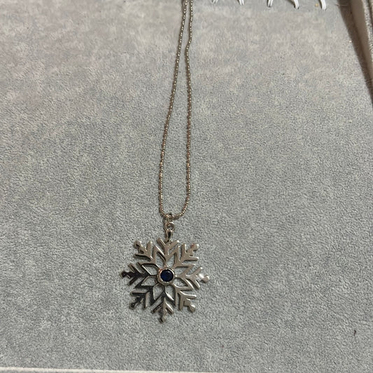 Silver snowflake design necklace