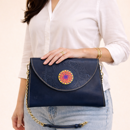 Arabic style clutch with strape