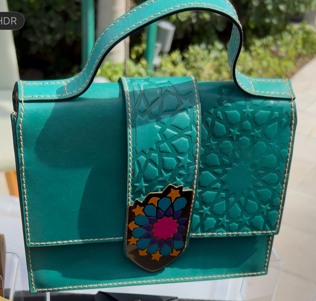 Box bag with handle