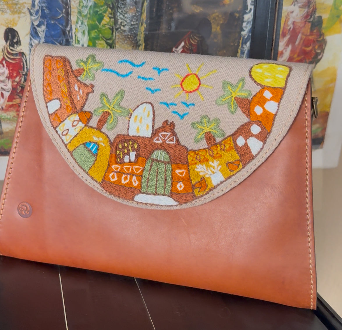 Embroidery clutch with handle