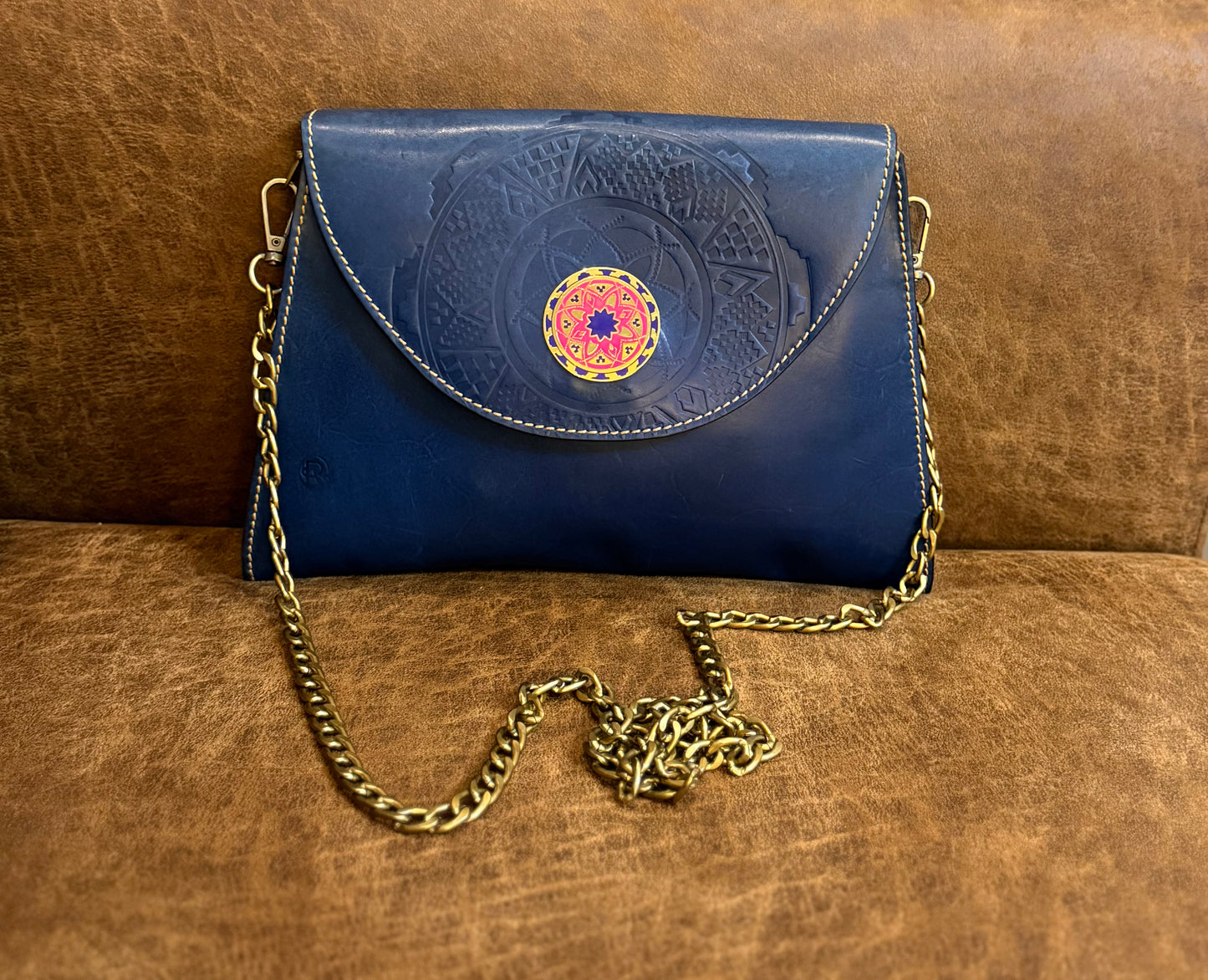 Arabic style clutch with strape