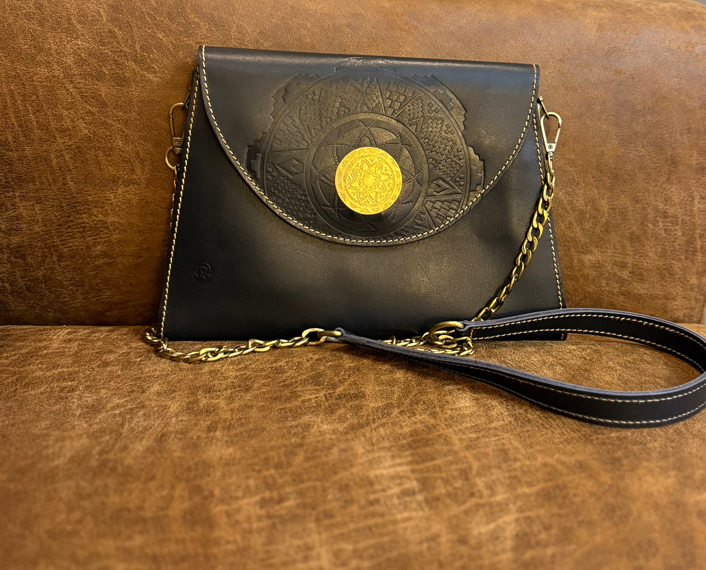 Arabic style clutch with strape