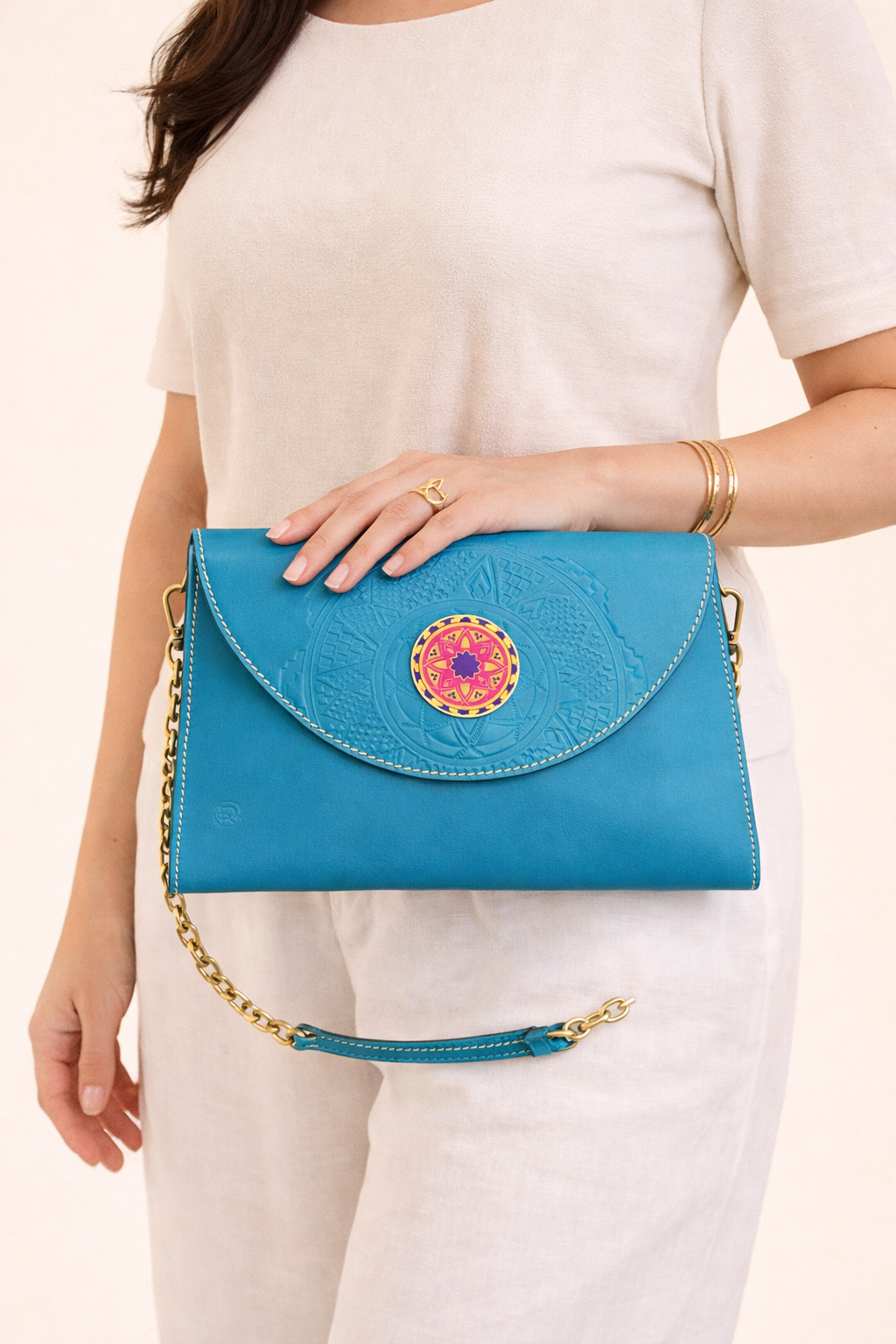 Arabic style clutch with strape
