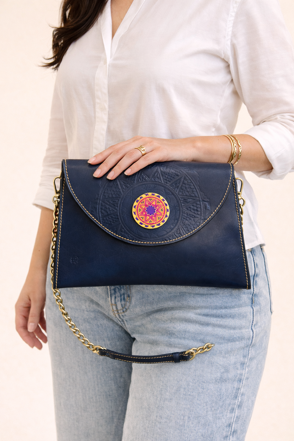 Arabic style clutch with strape