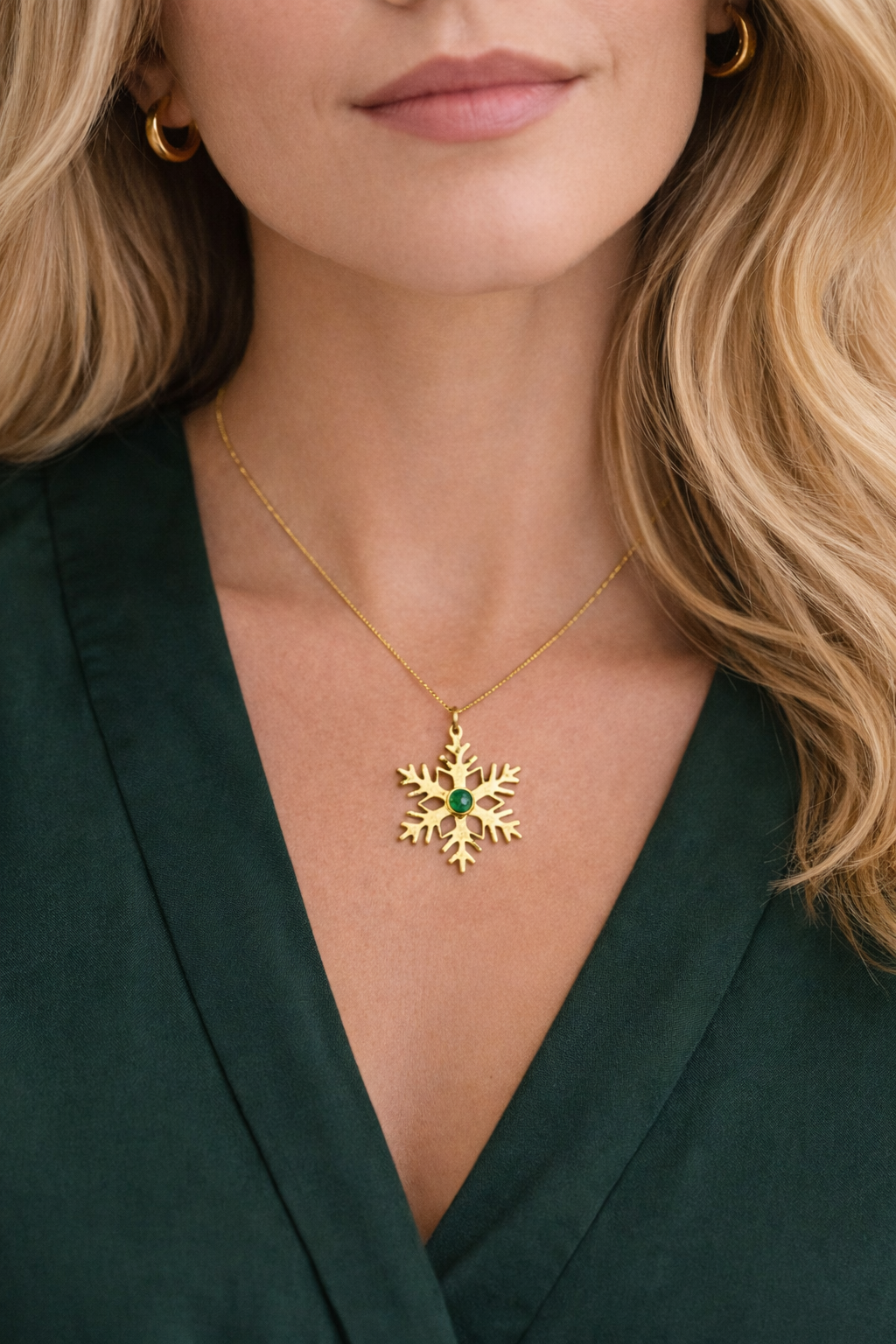 Snowflake gold plated necklace with green crystal