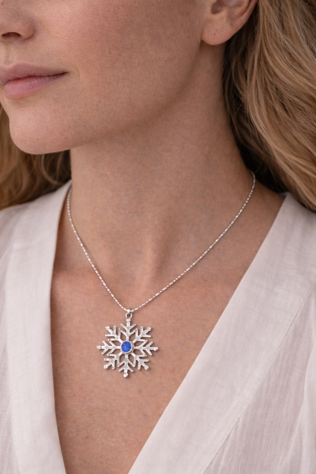 Silver snowflake design necklace