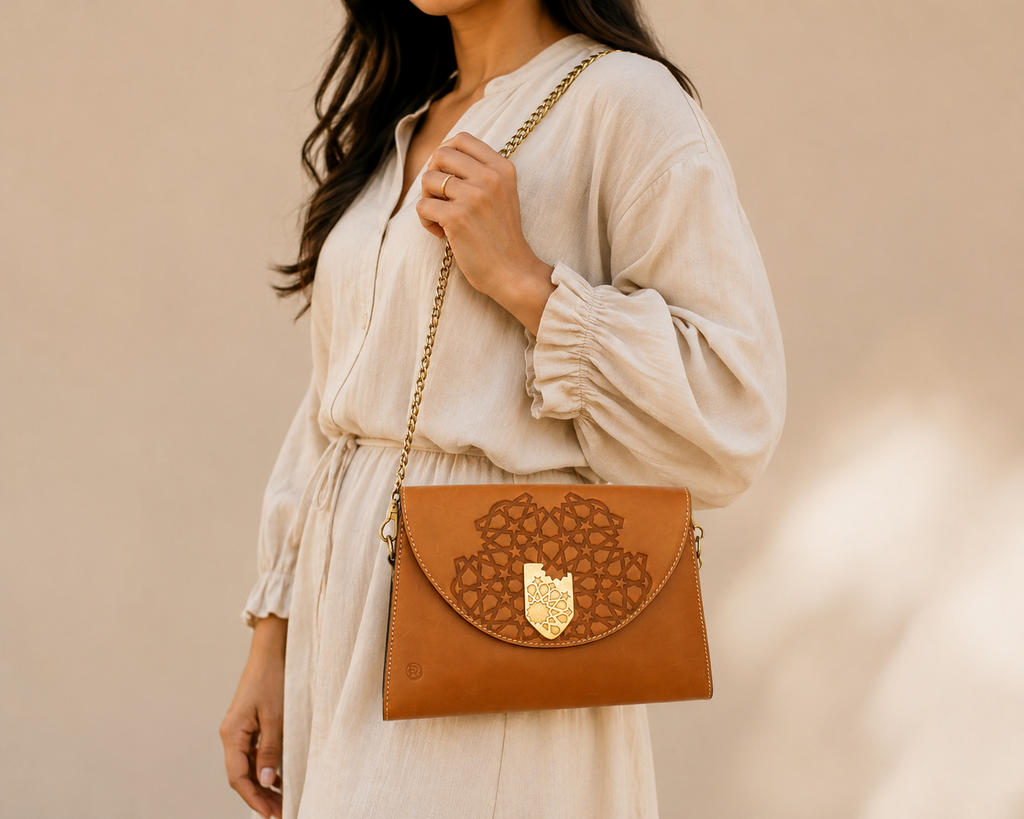 Arabic style clutch with strape