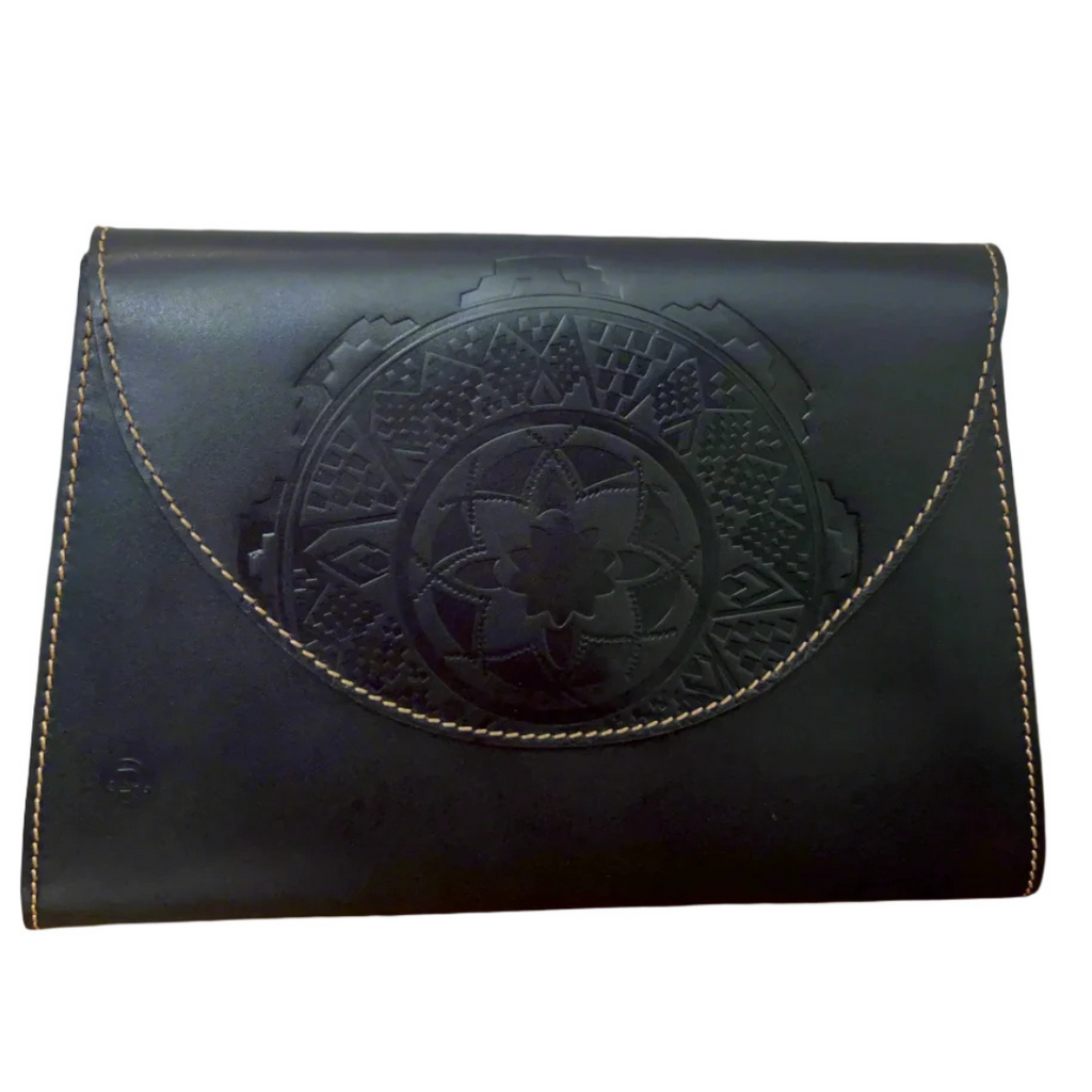 Arabic style clutch with strape