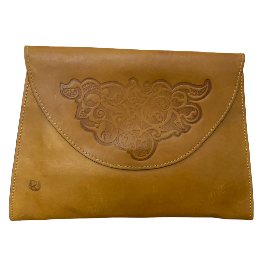 Arabic style clutch with strape